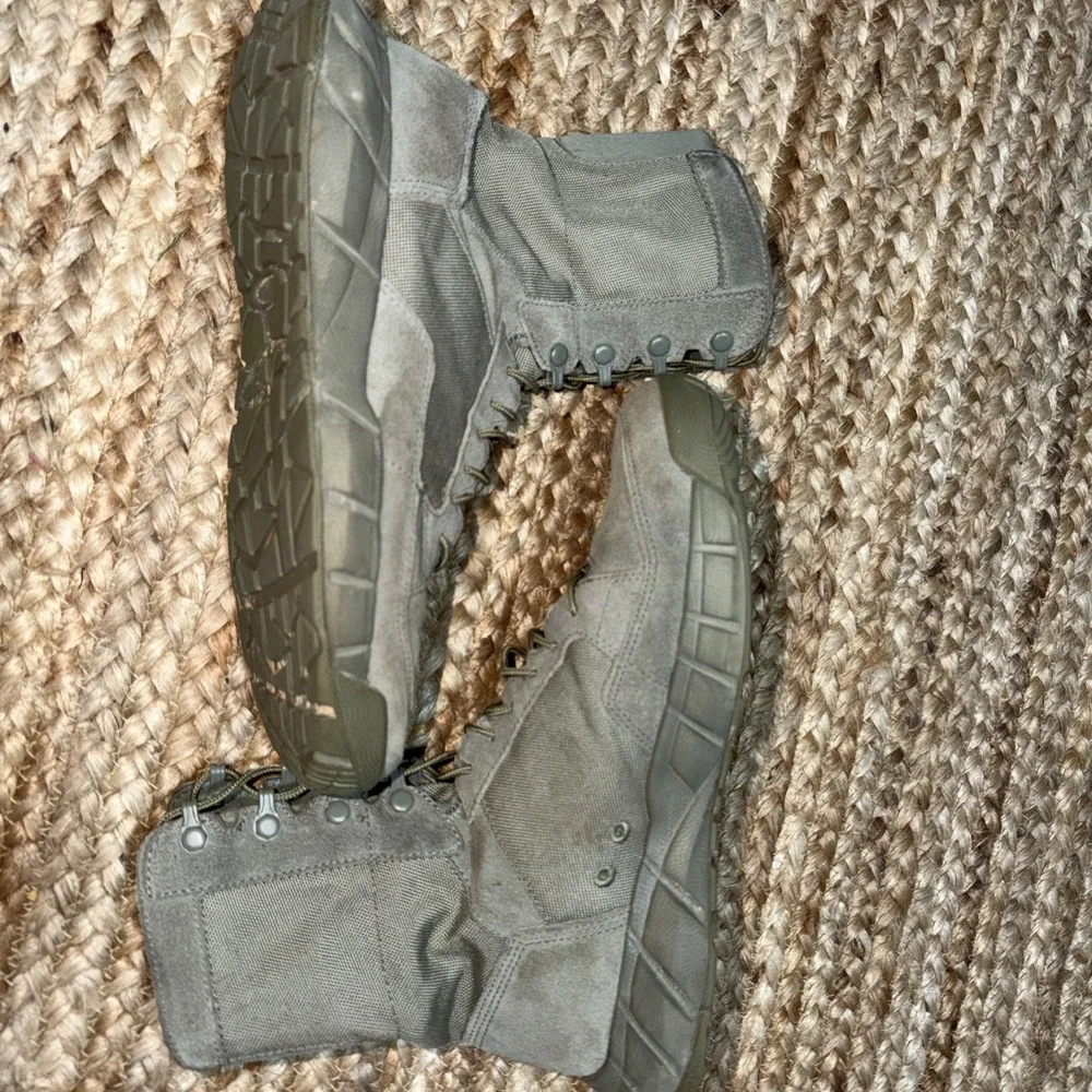 Oakley Light Assault 2 Sage Green Tactical Combat Boots. Men's 9.5 11188-751